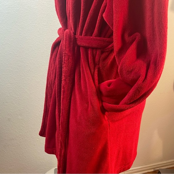 Secret Treasures Soft Red plush belted robe - Picture 4 of 12